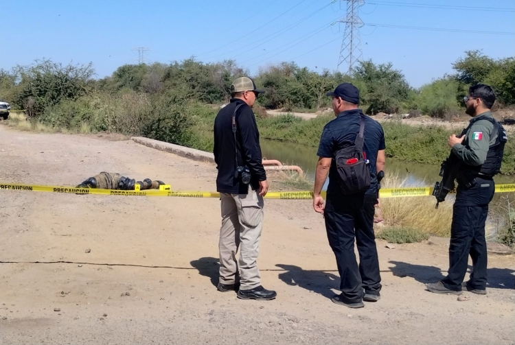 En ‘El Quemadito’, Costa Rica, en Culiacán, localizan el cuerpo de una persona asesinada; estaba envuelta en plástico negro