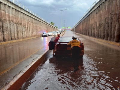 Cierran vialidades por la lluvia en Culiac&aacute;n