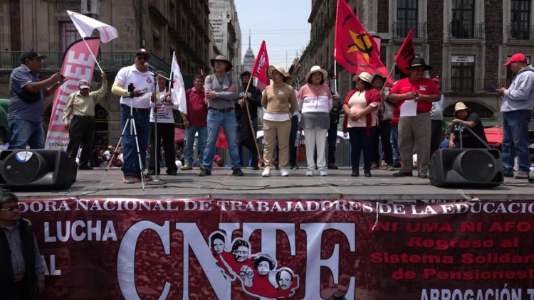 Un jueves de caos: CNTE anuncia paro nacional y plantón en el Zócalo en CDMX el 15 de mayo