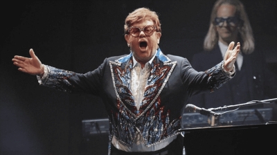 Hospitalizan a Elton John tras sufrir ca&iacute;da en su domicilio