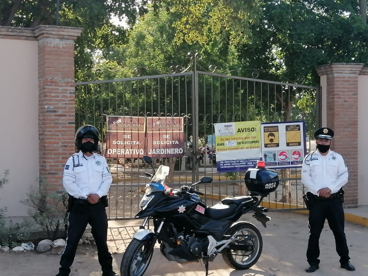 105 policías municipales vigilan que se mantengan cerrados los cementerios