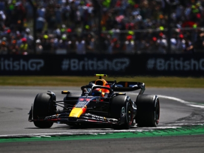 &#039;Checo&#039; Pérez es segundo en práctica 1 en GP de Gran Bretaña; Verstappen lidera
