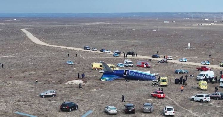 32 sobreviven al estrellarse avi&oacute;n en Kasajist&aacute;n