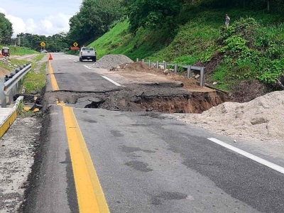 Lluvias colapsan puente recién construido en Escuintla, Chiapas