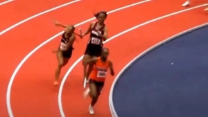 Atleta conmociona a su rival al darle un golpe en la nuca durante una carrera en Virginia