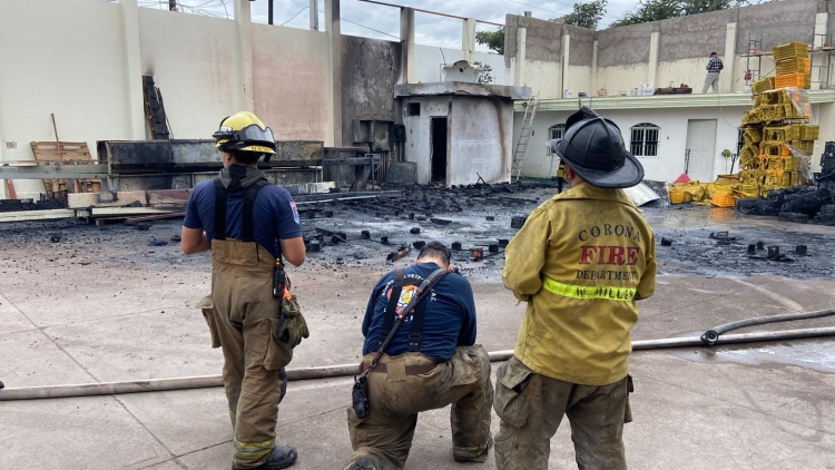 Se incendia una bodega de aguacates en la colonia Miguel de la Madrid.