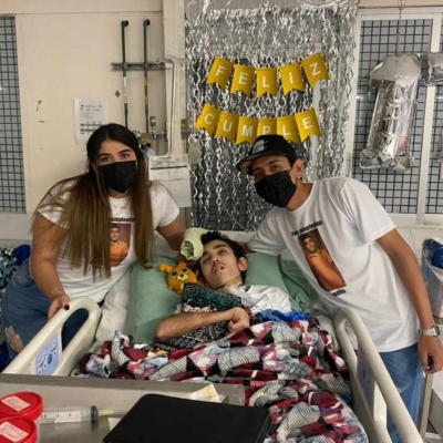 Cantan las mañanitas a Juanito quien está en estado de coma en el Pediátrico