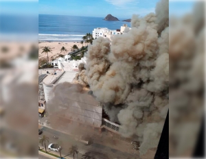 Se incendia el Cine Gaviotas, en Mazatl&aacute;n