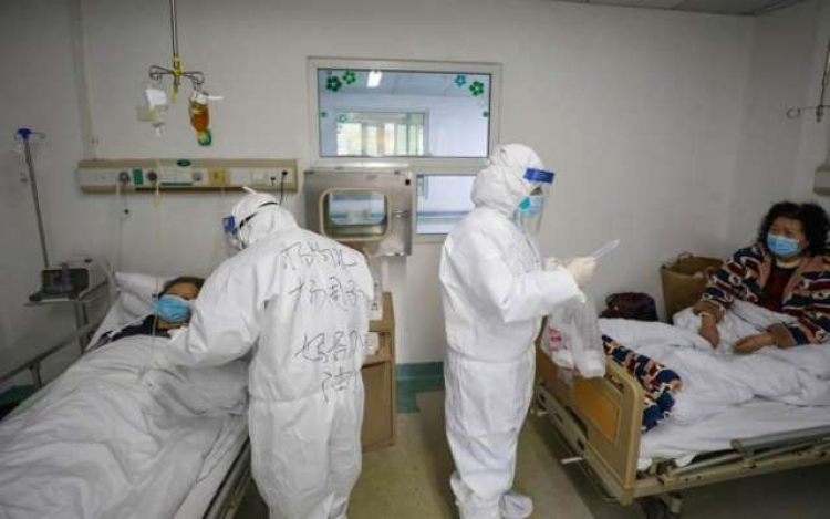 Sigue en aumento el n&uacute;mero de infectados por coronavirus en China ya son m&aacute;s de 63 mil; 1, 380 personas han muerto