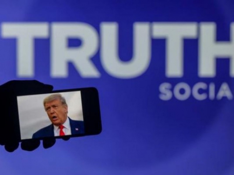 Red social Truth Social de Trump supera a Twitter tras compra de Elon Musk