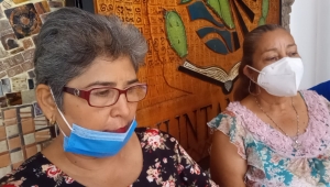 Madres molestas exigen a la Japan que corte el agua, casa por casa