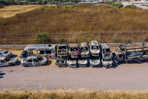 Retiran m&aacute;s de 120 veh&iacute;culos calcinados tras segundo "Culiacanazo"