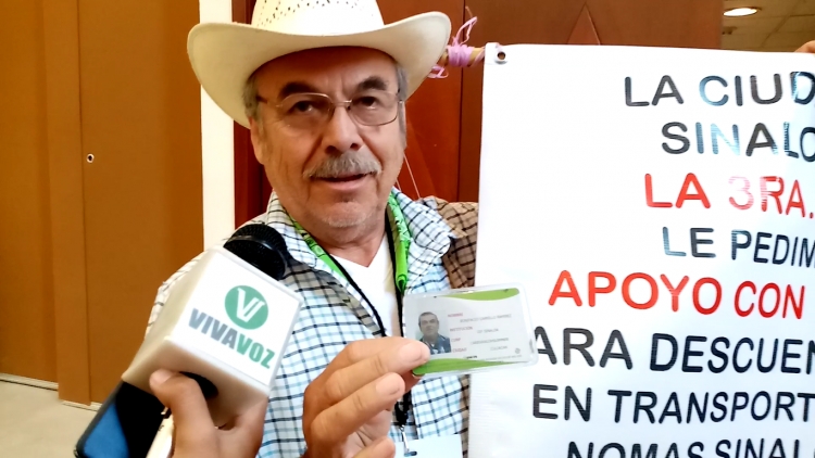 Adulto mayor se manifiesta para exigir descuento en transporte urbano