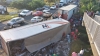 Se vuelca tr&aacute;iler de cerveza en Tabasco y pobladores de la zona hacen rapi&ntilde;a