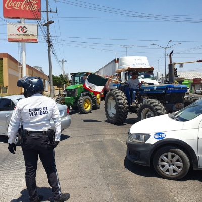 Bloquean el paso a contingente campesino rumbo al Aeropuerto de Culiac&aacute;n