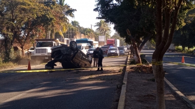 Trabajador de la SSP estatal muere en accidente sobre la carretera Culiac&aacute;n-Navolato