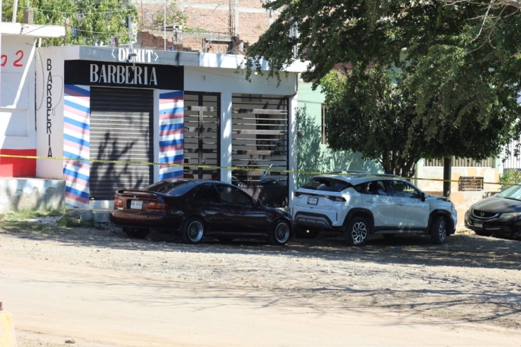 Ejecutan de varios disparos a un hombre afuera de su casa, en la Flores Magón en Mazatlán