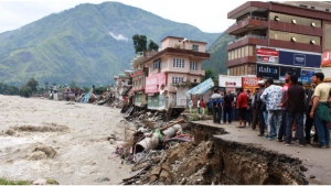 Catastróficas inundaciones en el norte de India dejan 22 muertos; mandan cerrar escuelas y universidades