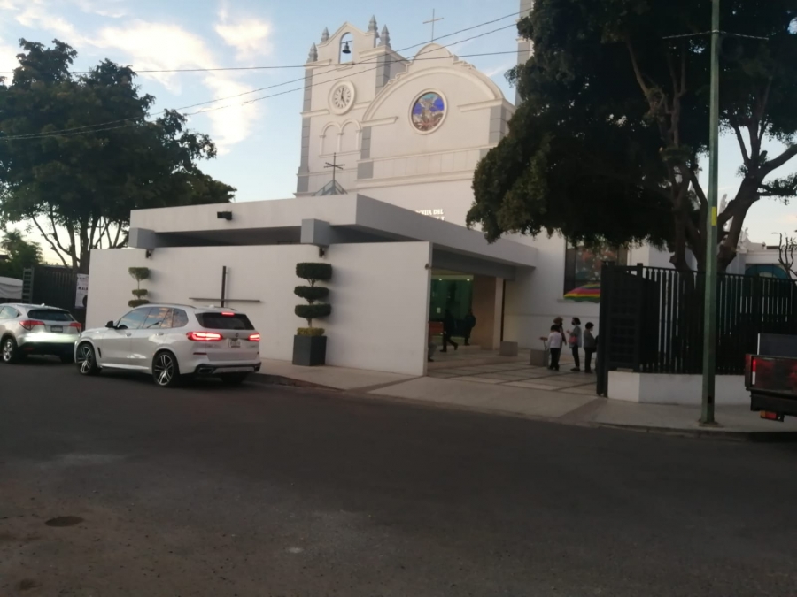 Tres hombres fueron detenidos durante misa en la Iglesia del padre Cuco en  Las Quintas