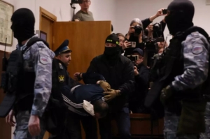 Cuatro sospechosos del atentado en el Crocus City Hall en Moscú ingresan a prisión preventiva