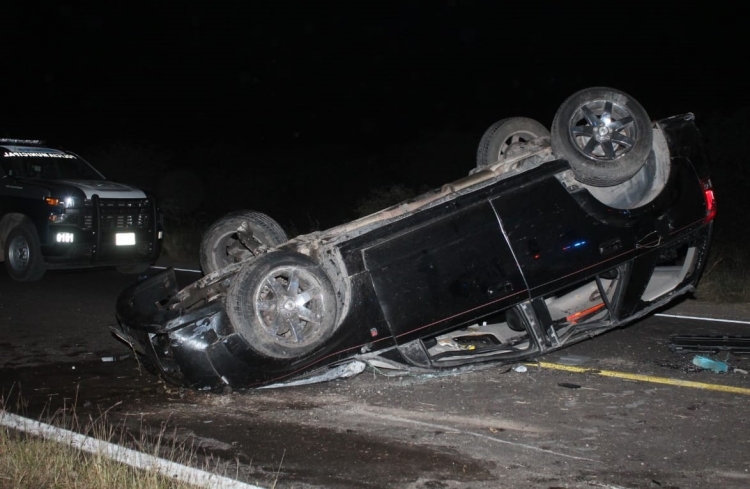 Una mujer falleci&oacute; y dos m&aacute;s resultaron heridas en un accidente tipo volcadura en la carretera M&eacute;xico 15