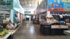 Mercado Hidalgo de Navolato luce vac&iacute;o; locatarias reportan desplome en ventas