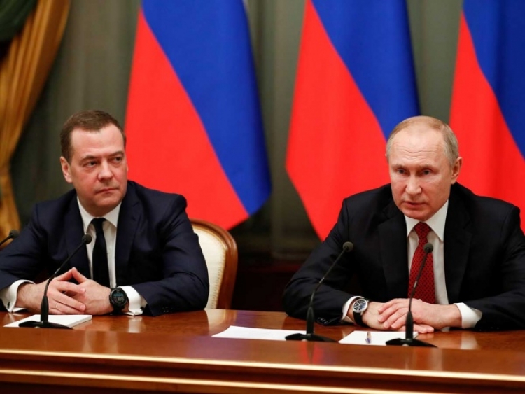 Reformas de Putin provocan la renuncia del gobierno de Rusia