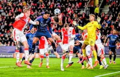 Arsenal, con paso perfecto en la Champions; golea a Praga