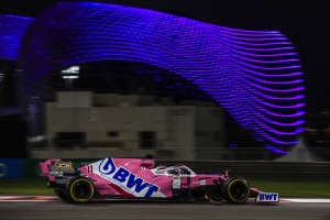 El piloto mexicano Sergio &acute;Checo&acute; P&eacute;rez firm&oacute; con escuder&iacute;a suiza