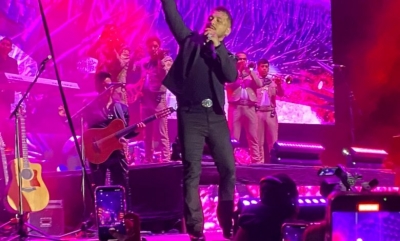 ¡Christian Nodal la rompe en Culiacán! Más de 12 mil fans cantan sus canciones en el Estadio de los Tomateros