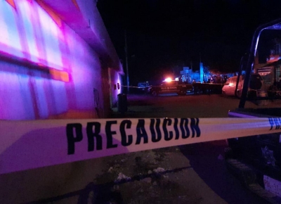 Hombre muere en presunta riña en Villa Juárez