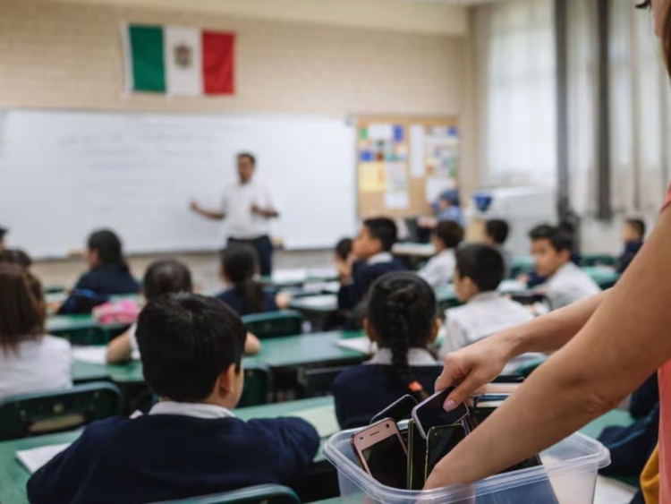 Adi&oacute;s a las Redes Sociales en las escuelas p&uacute;blicas: M&eacute;xico restringir&aacute; uso de celulares en aulas y recreos a partir del 3 de Noviembre