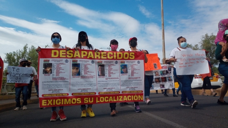 Marchan madres de desaparecidos a la Fiscalía; exigen resultados