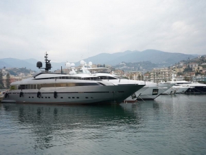 Italia embarga villas y yates de oligarcas rusos cercanos a Putin