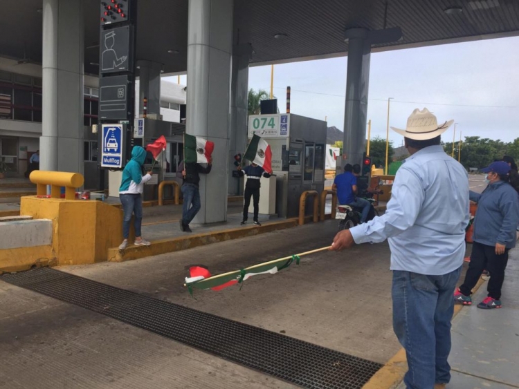 Toman caseta de Lim&oacute;n de los Ramos
