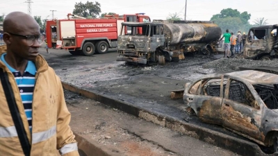 Mueren 8 personas en explosión de camión cisterna con combustible, en Nigeria
