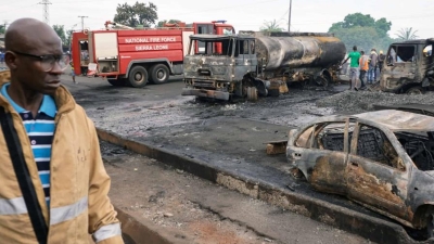 Mueren 8 personas en explosi&oacute;n de cami&oacute;n cisterna con combustible, en Nigeria
