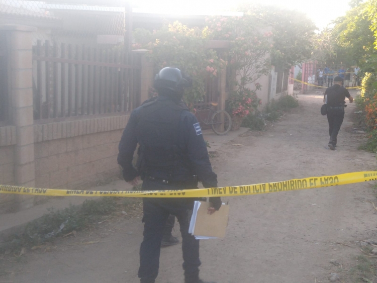 Persiguen y asesinan a balazos a hombre joven en La Sinaloa