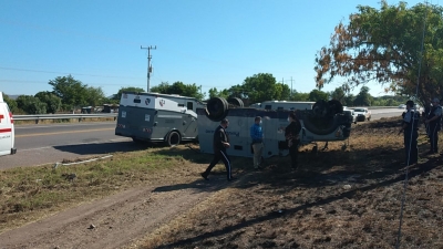 Vuelca cami&oacute;n de valores en carretera; cerca de Lim&oacute;n de los Ramos, Culiac&aacute;n
