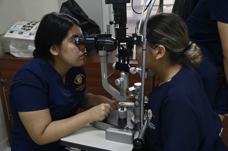 La conjuntivitis estacional aumenta en estas fechas y afecta principalmente a niñas, niños y adolescentes; hay que acudir con un especialista