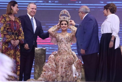 Quirino corona a Libia II, Reina del Carnaval de Mazatl&aacute;n 2020