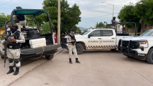 Bloqueos en carreteras y enfrentamientos a balazos se reportan en poblados de Badiraguato