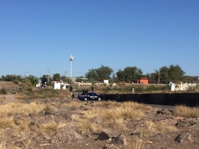 Hallan a un joven ejecutado a un lado de la presa derivada, en Culiac&aacute;n