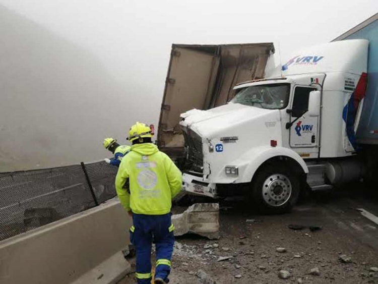 En autopista de NL se registro una mega carambola con 31 vehículos