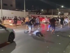 Aficionados de Rayados de Monterrey agreden a paramédicos después de partido contra Cruz Azul