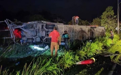 Accidente de autob&uacute;s deja al menos 18 muertos y 25 heridos en Ecuador