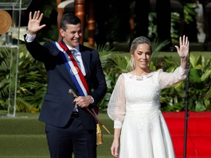 Santiago Pe&ntilde;a asume la presidencia de Paraguay; promete prosperidad