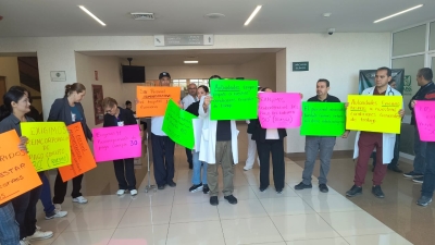 Por abusos explota el personal de Salud de Sinaloa contra autoridades estatales