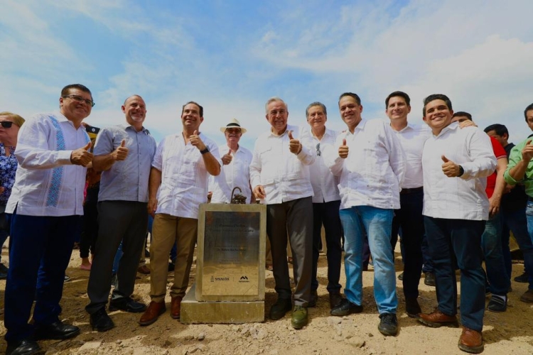 Rocha Moya coloca la primera piedra de Tetakawi en Mazatlán