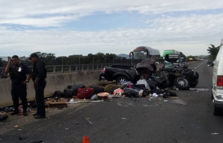 Mujer sin vida y cuatro heridos deja accidente por la Mazatlán-Culiacán